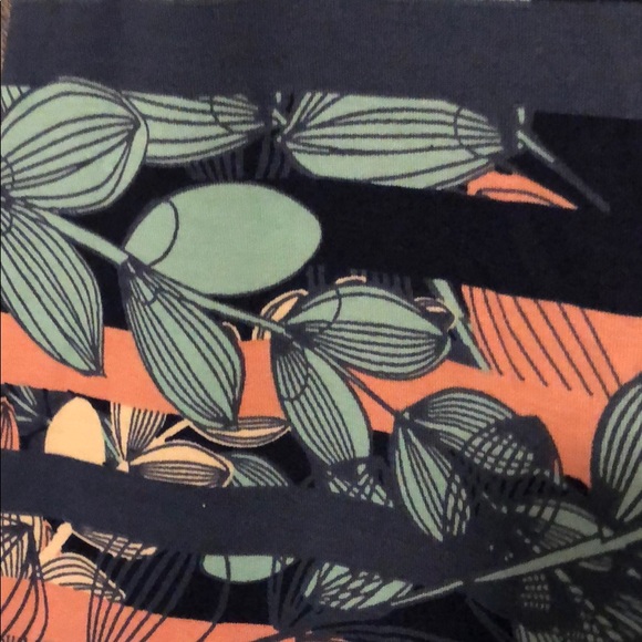 LuLaRoe Perfect T- Medium - Picture 3 of 3